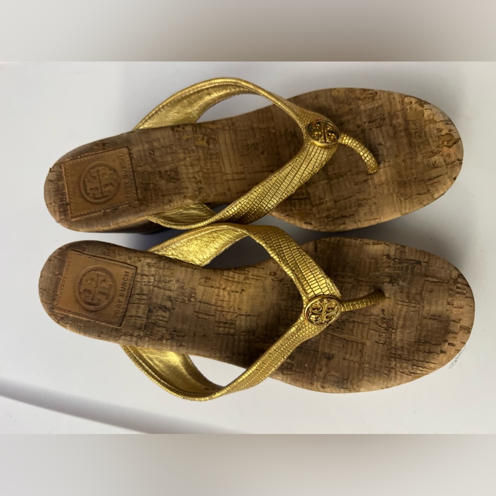 Tory Burch Gold Leather Cork Wedge Logo
Sandals Size 8.5